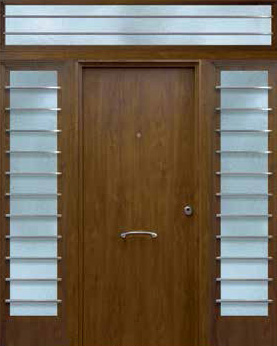 Puerta de seguridad modelo Liso acabado roble viejo con fijo lateral a ambos lados de barrotes acero inoxidable, y fijo superior con barrotes.